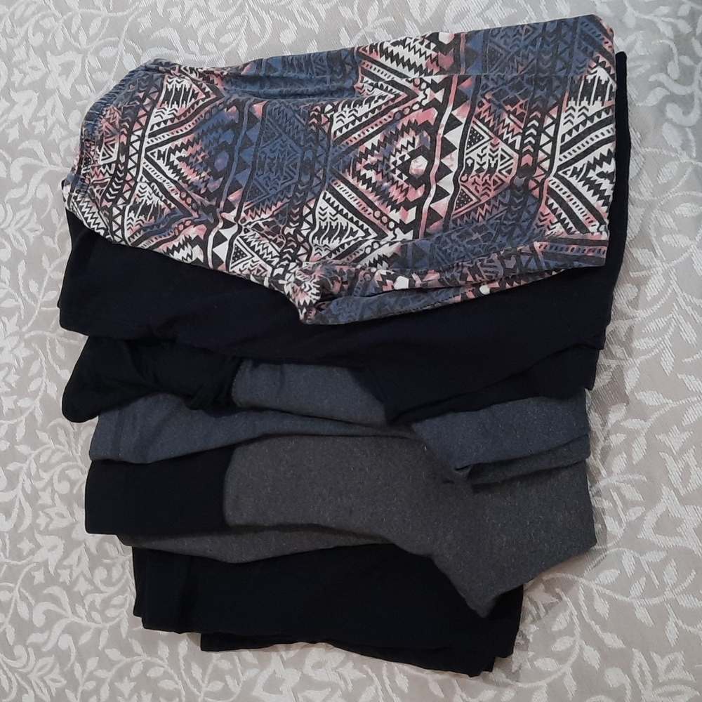 Lot of maternity leggings